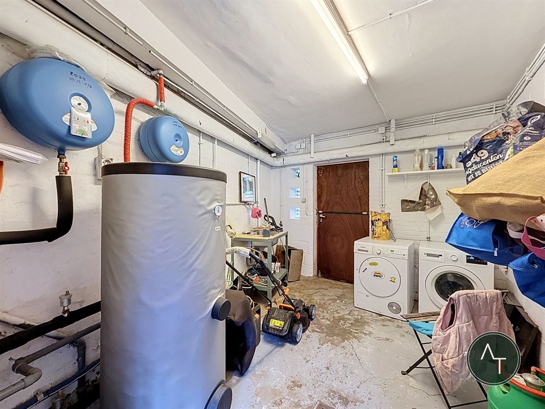 Sint-Job / Modernistische woning 3-sl +/- 204 m² met garage en tuin