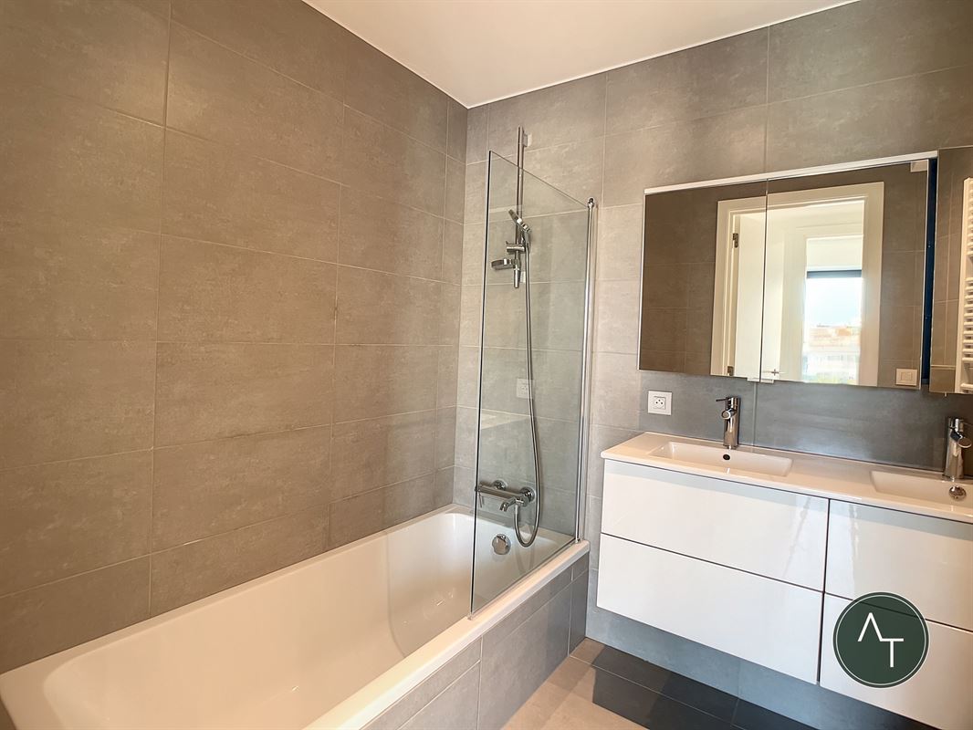Châtelain / App. 2sl +/- 77m² met terras