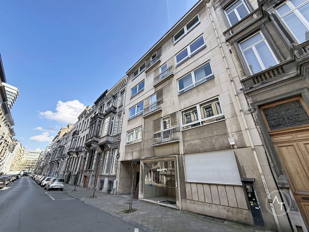 Châtelain / Studio +/- 50m² fully renovated and furnished