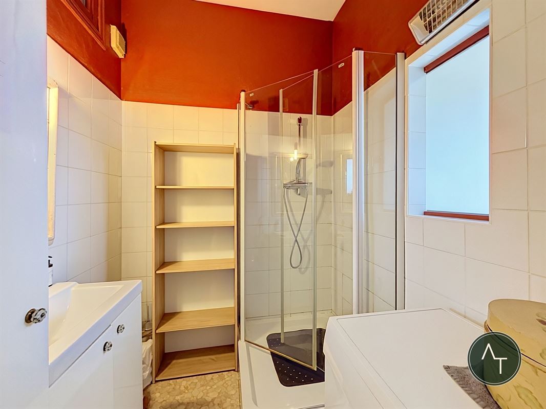 Vanderkindere / App. 1sl (mog. 2) +/- 96m² te renoveren
