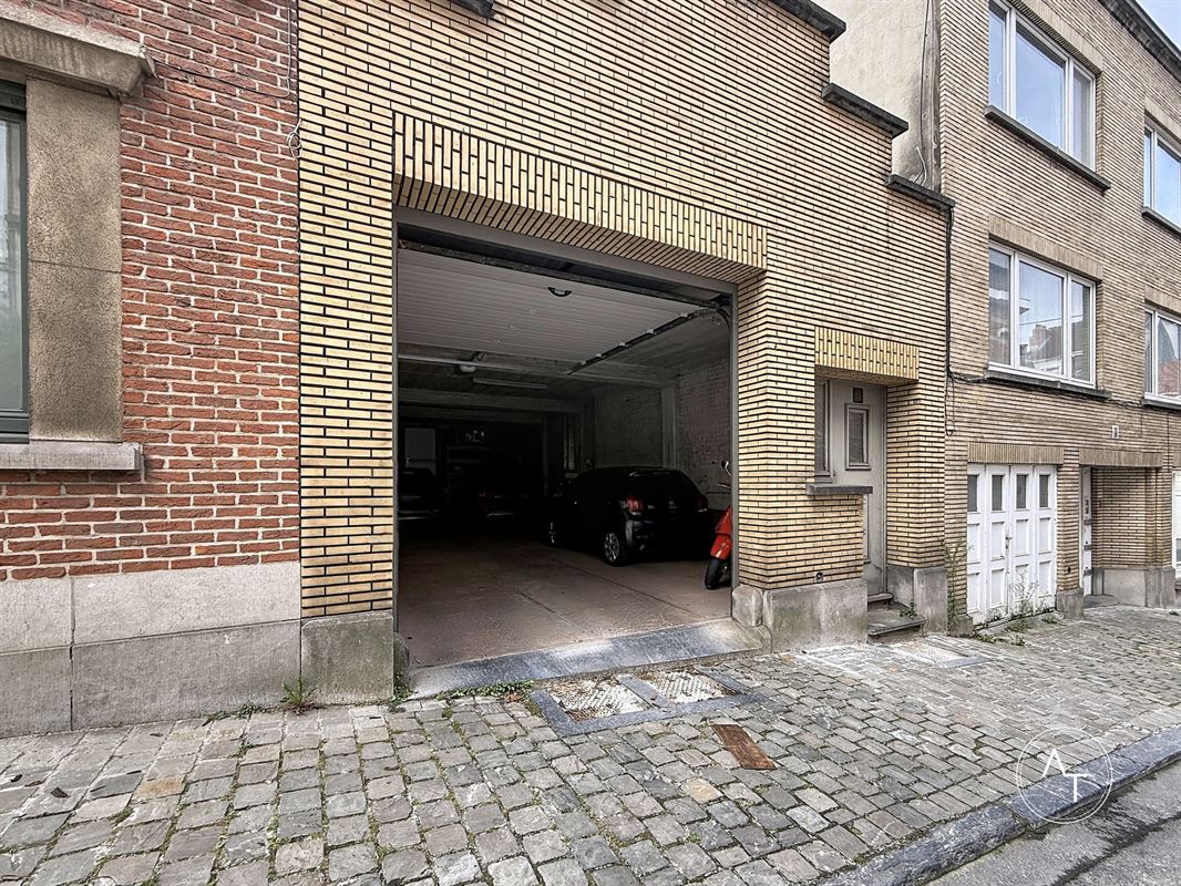 Van Zuylen / Development opportunity and parking spaces