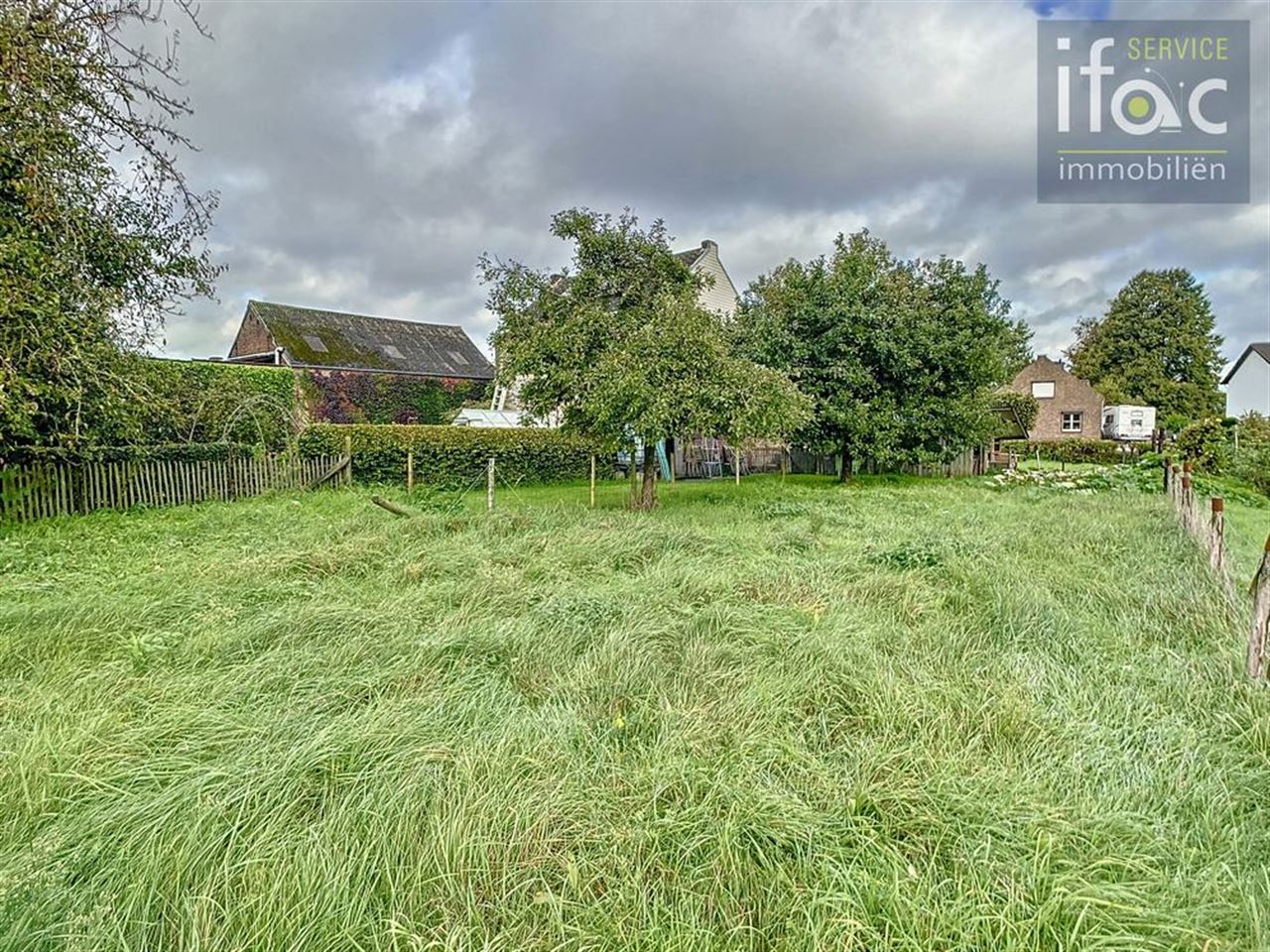 Bouwgrond met nieuw te bouwen woning