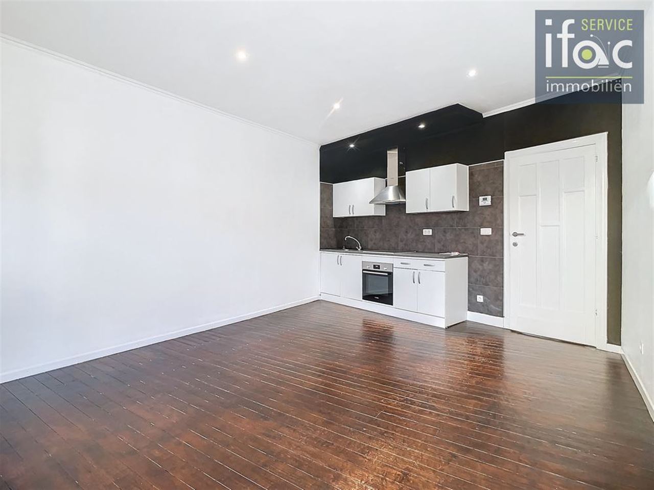 Opbrengstgebouw met handelsruimte en appartment