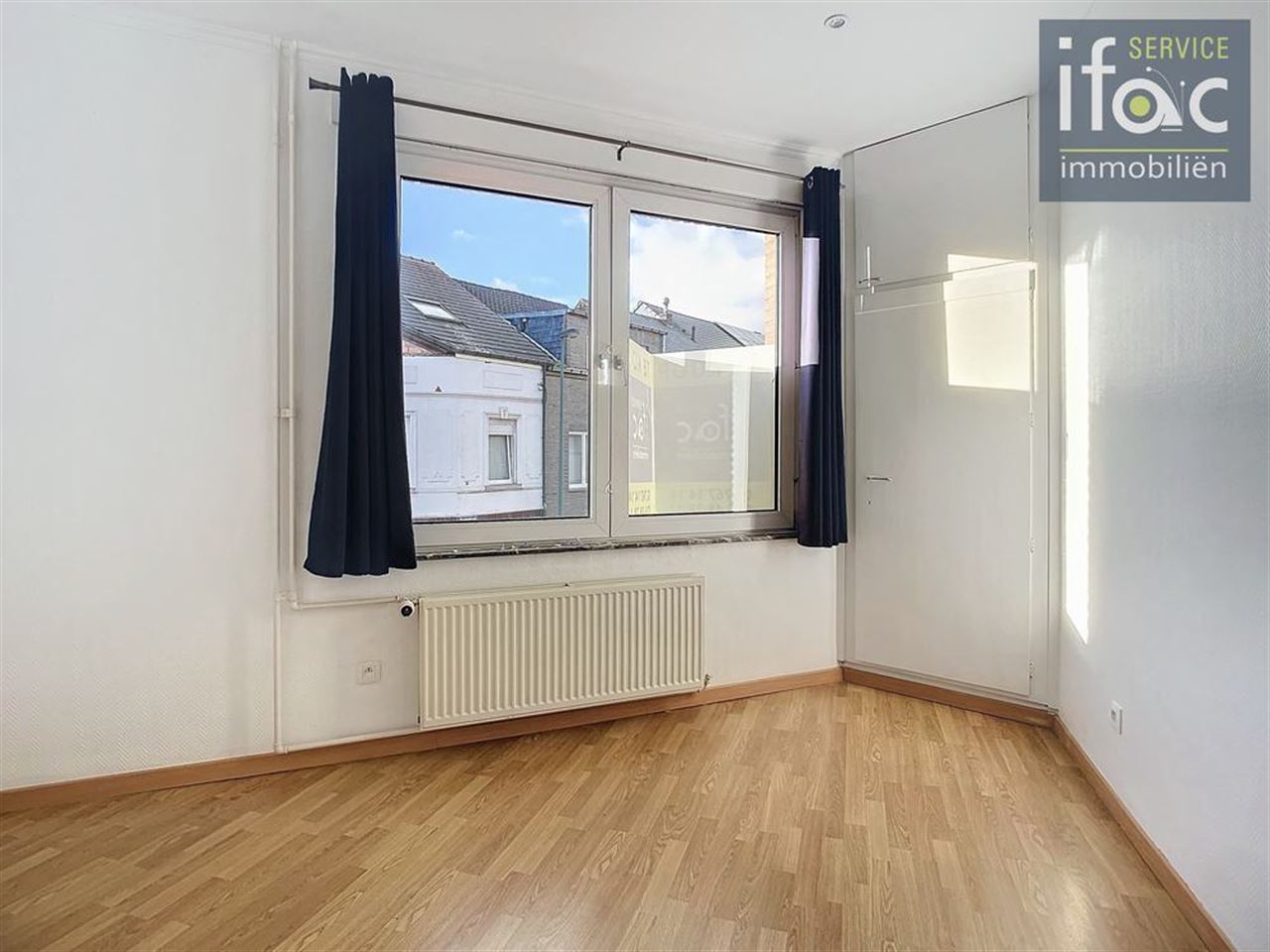 Opbrengstgebouw met handelsruimte en appartment