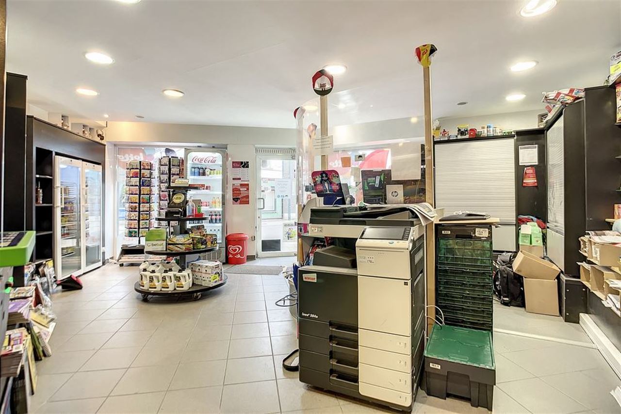 Opbrengstgebouw met handelsruimte en appartment