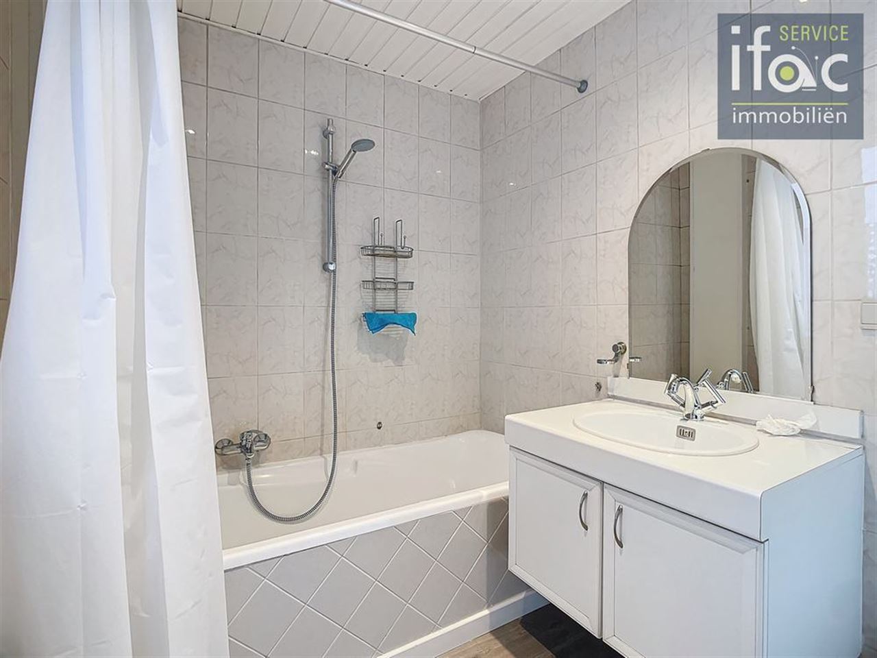 Opbrengstgebouw met handelsruimte en appartment