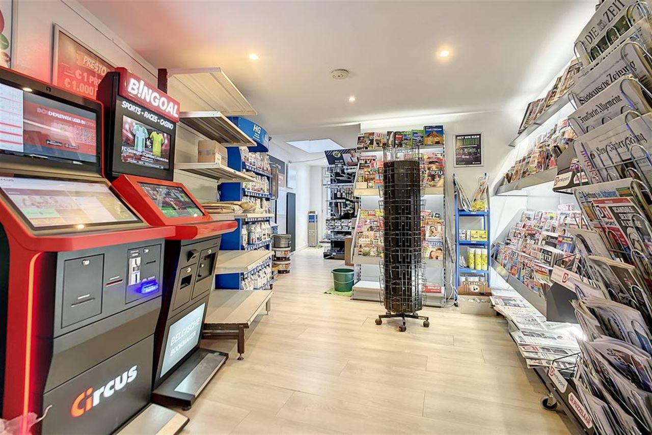 Opbrengstgebouw met handelsruimte en appartment