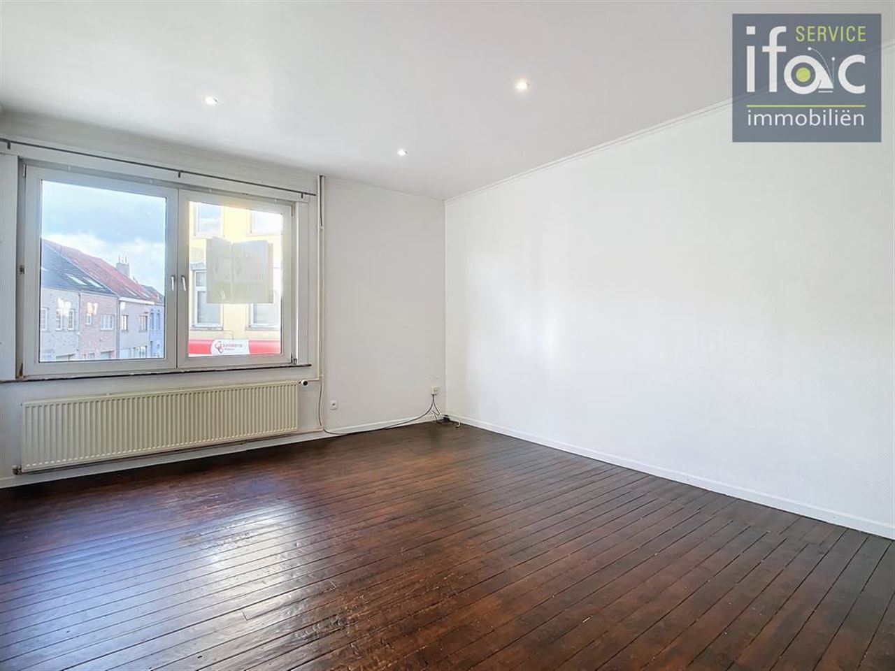 Opbrengstgebouw met handelsruimte en appartment