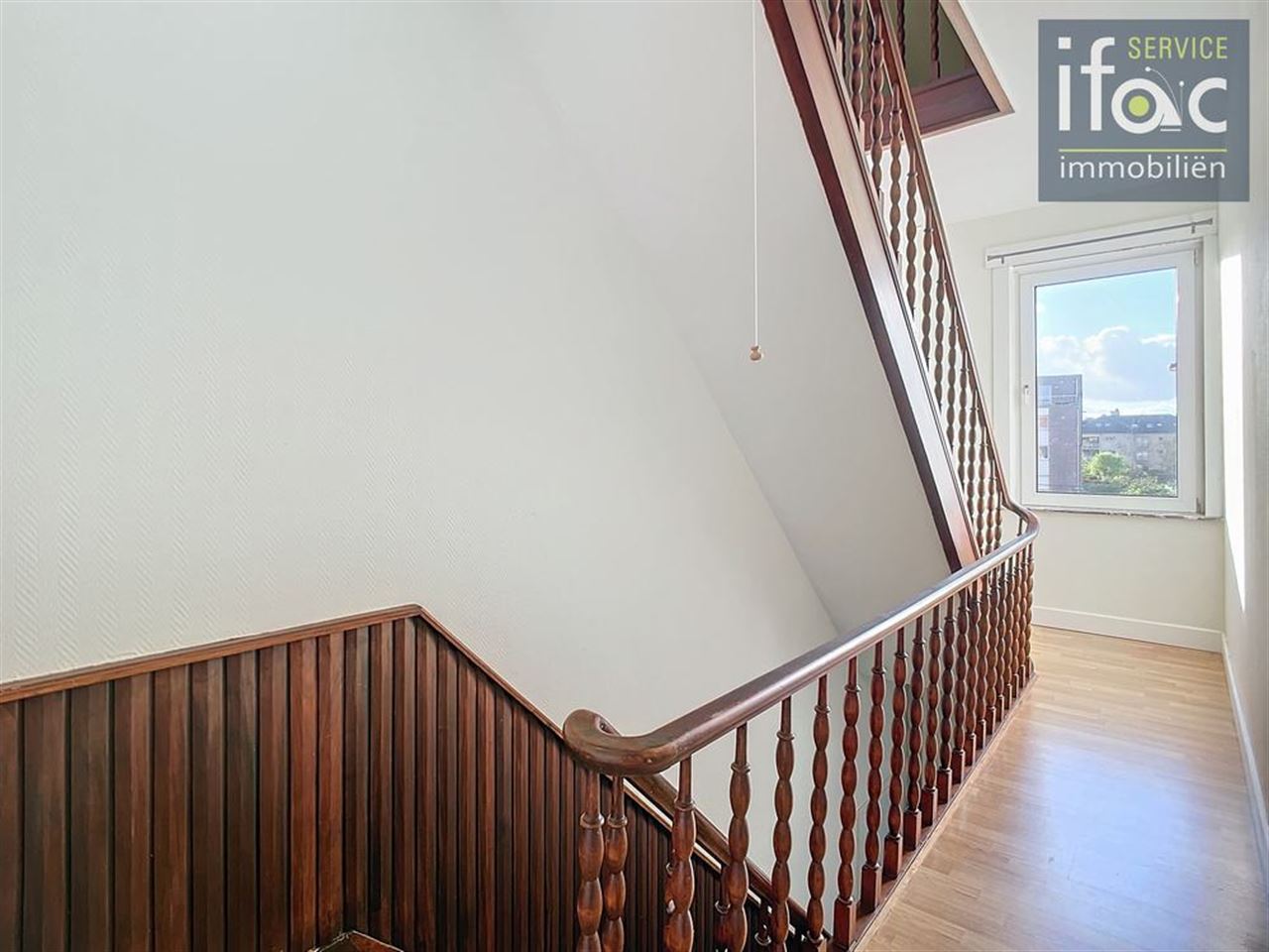 Opbrengstgebouw met handelsruimte en appartment