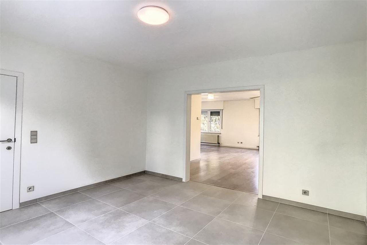 Koppelvilla in rustige straat vlakbij het Park van Tervuren.