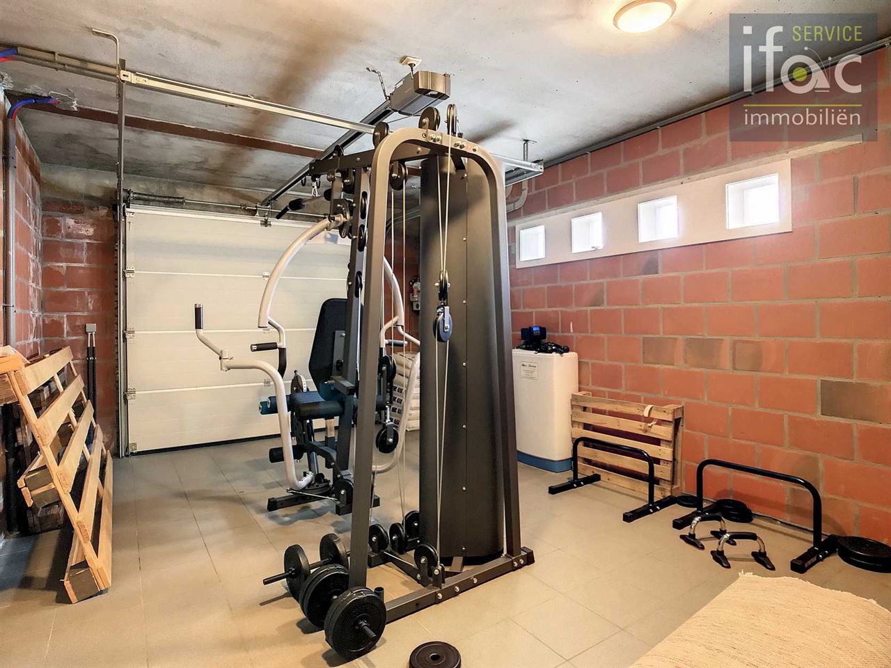 Beautifully located villa with 5 bedrooms