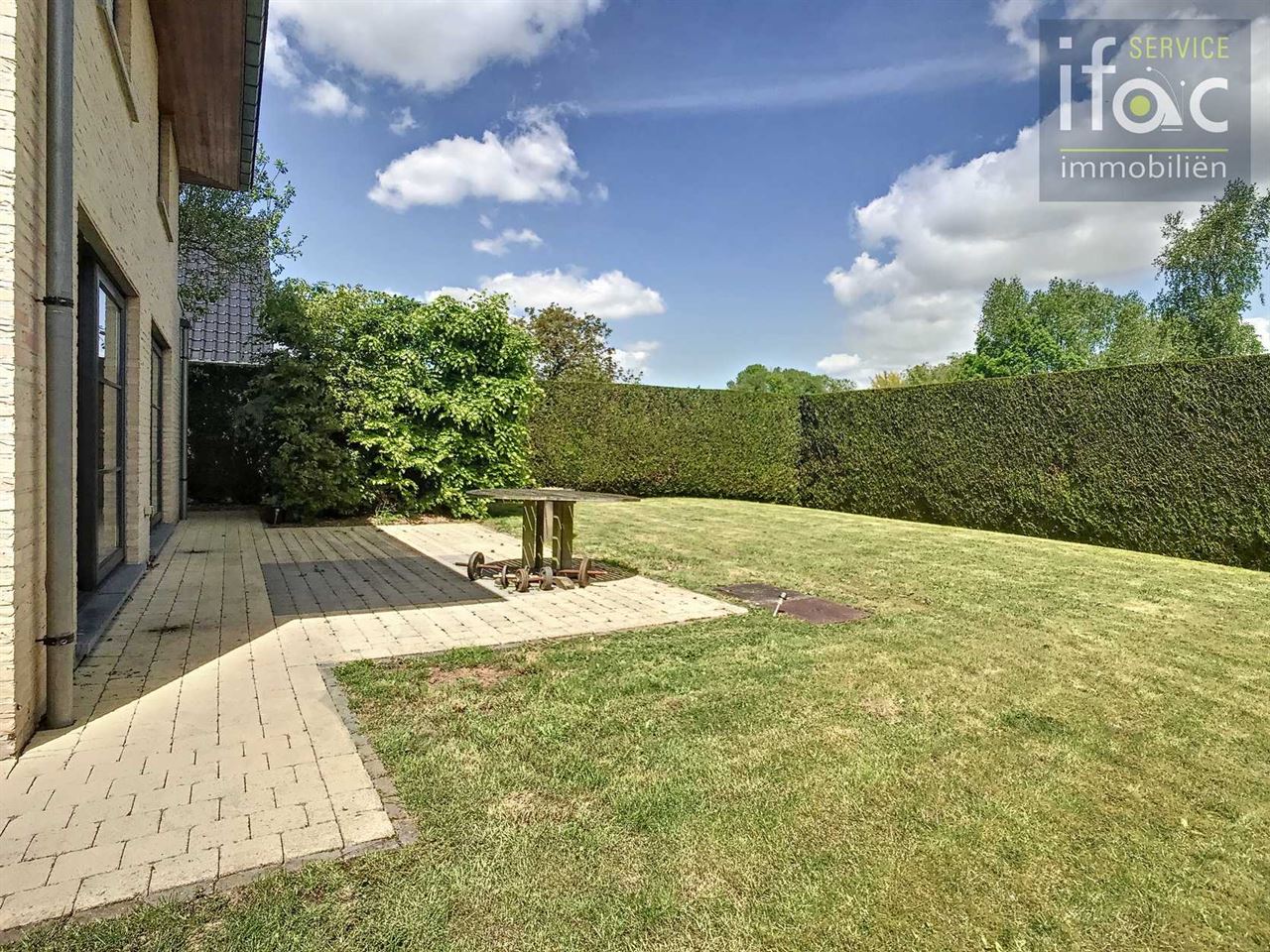 Beautifully located villa with 5 bedrooms