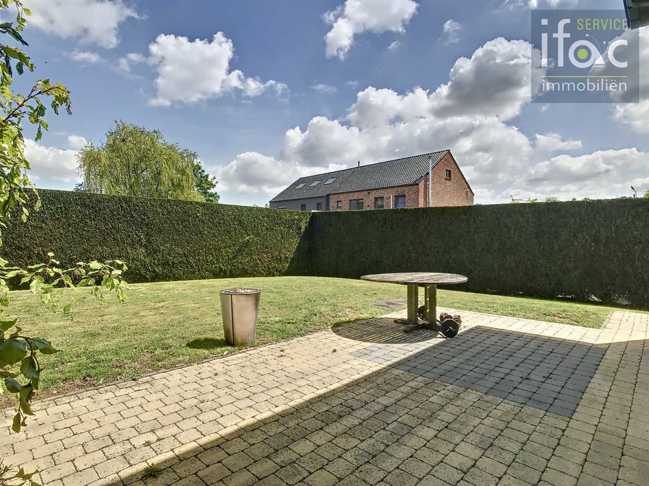 Beautifully located villa with 5 bedrooms