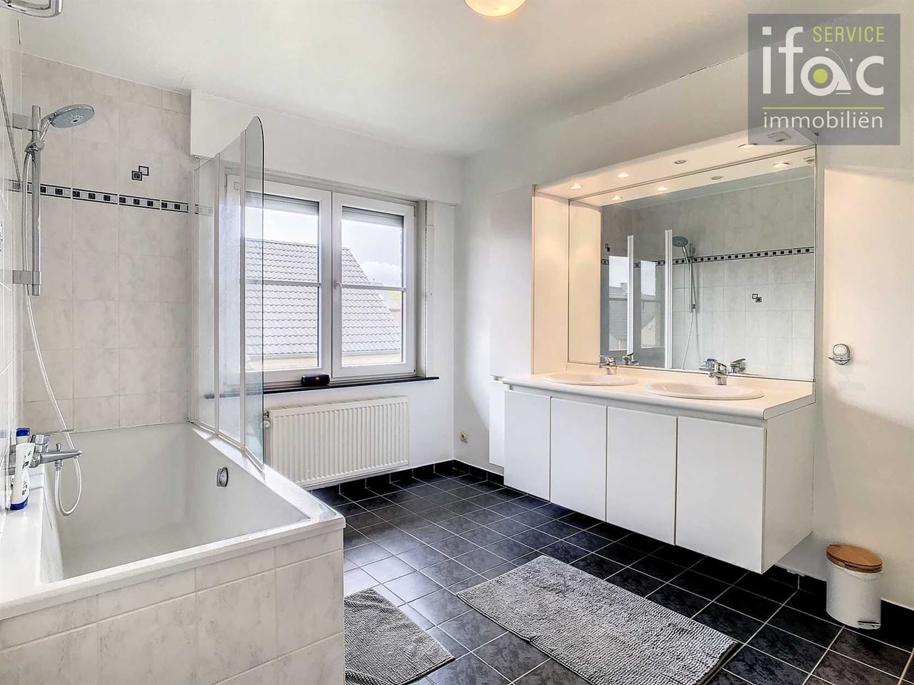 Beautifully located villa with 5 bedrooms