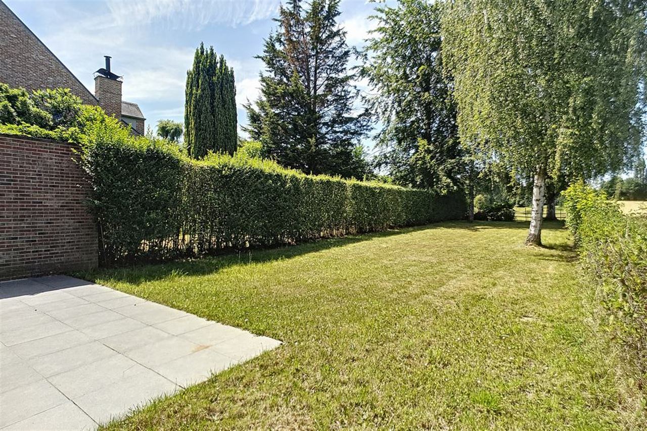 Koppelvilla in rustige straat vlakbij het Park van Tervuren.