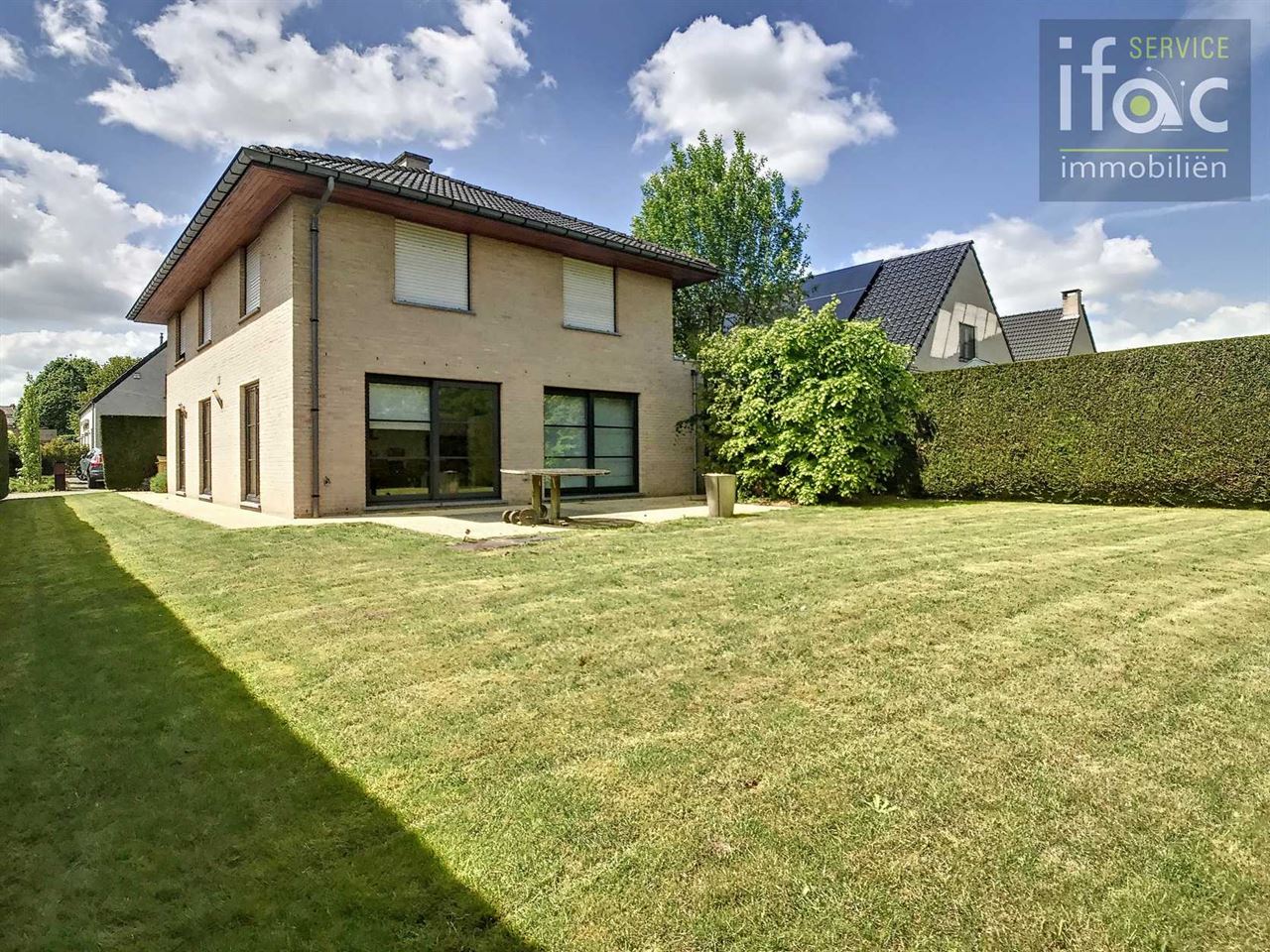 Beautifully located villa with 5 bedrooms