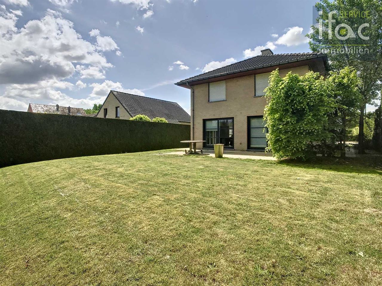 Beautifully located villa with 5 bedrooms