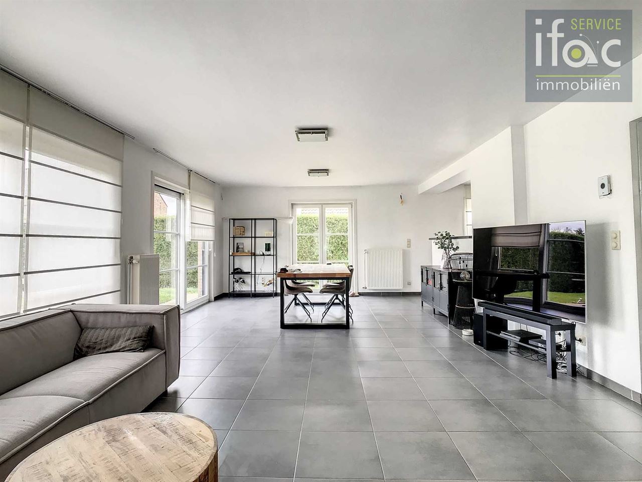 Beautifully located villa with 5 bedrooms