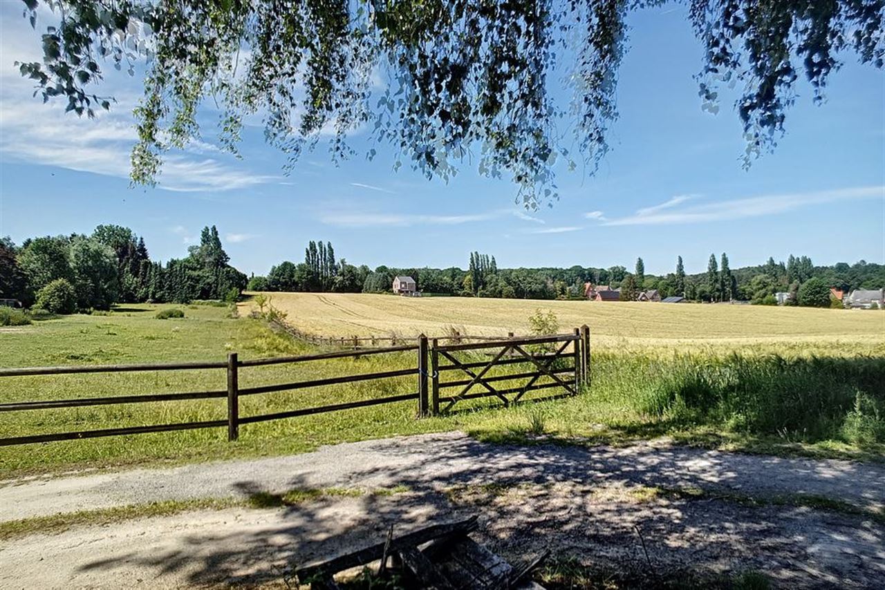 Koppelvilla in rustige straat vlakbij het Park van Tervuren.
