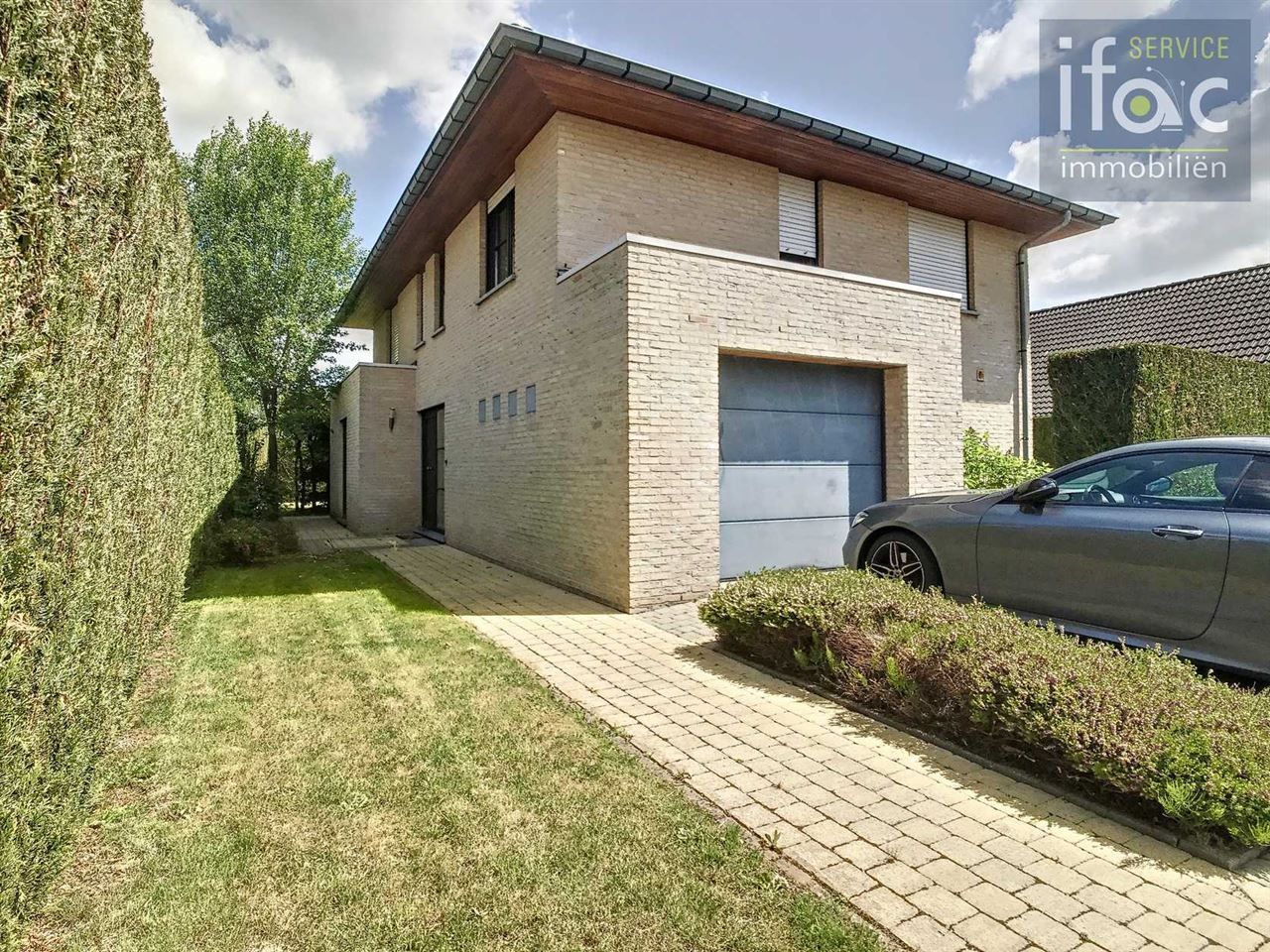 Beautifully located villa with 5 bedrooms