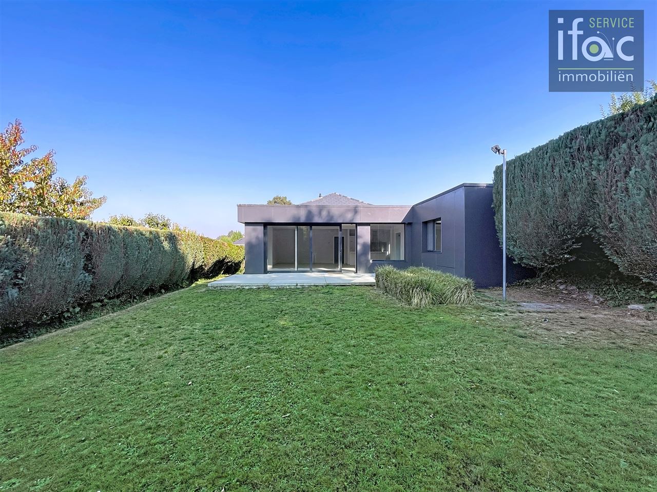 Gerenoveerde villa met 4 ruime slaapkamers