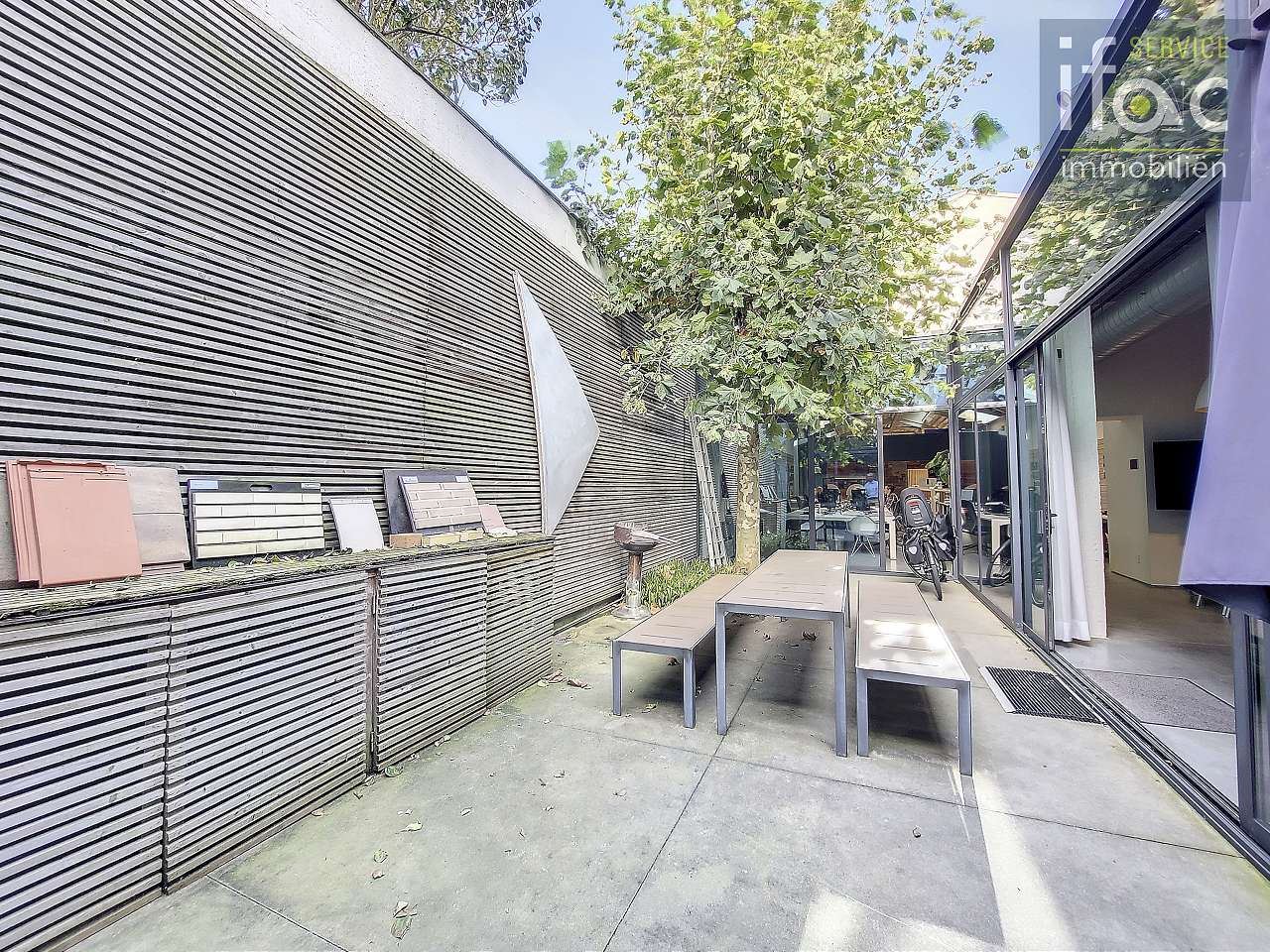 Bureau moderne avec patio au centre de Tervuren