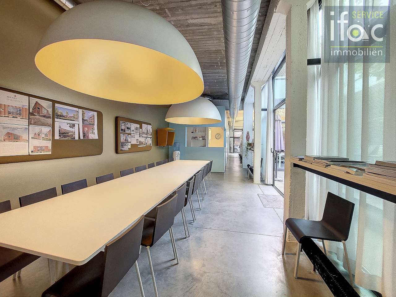 Bureau moderne avec patio au centre de Tervuren