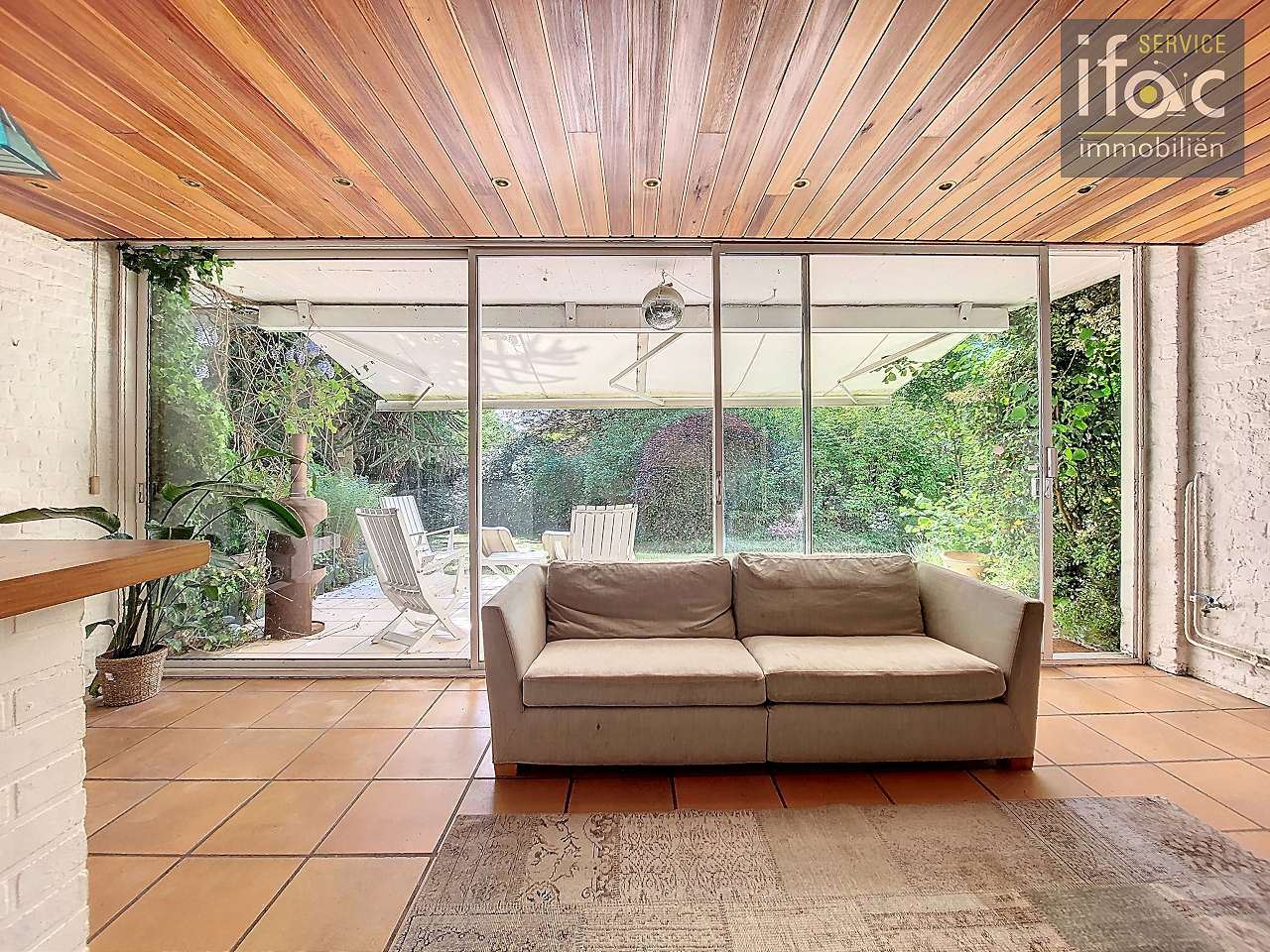 Zonovergoten te renoveren villa nabij Zoniënwoud