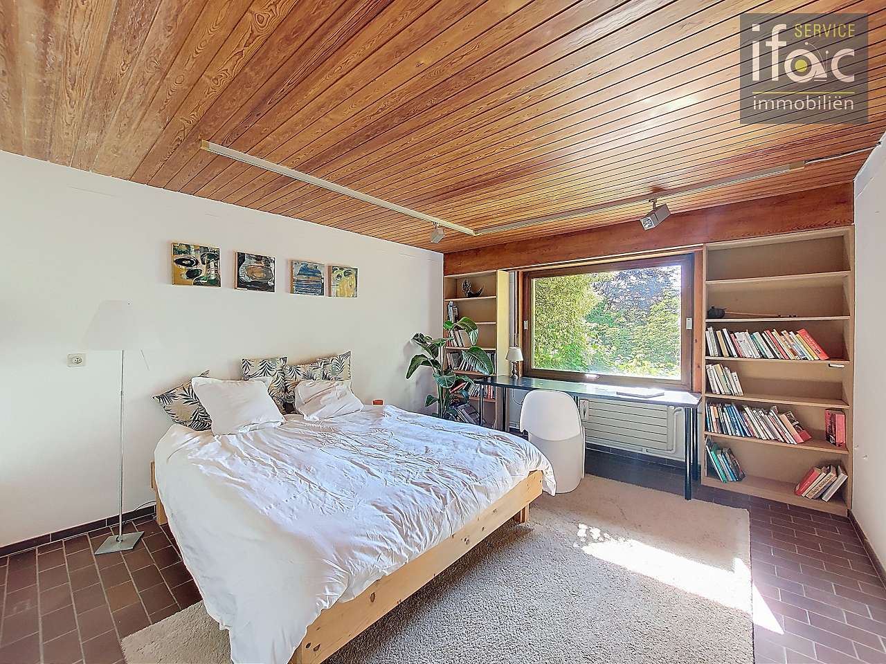 Zonovergoten te renoveren villa nabij Zoniënwoud