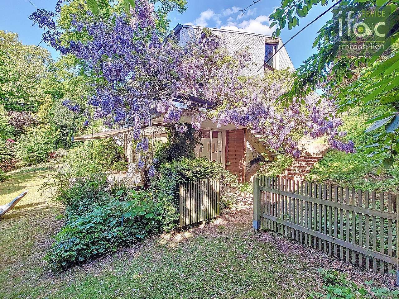 Zonovergoten te renoveren villa nabij Zoniënwoud