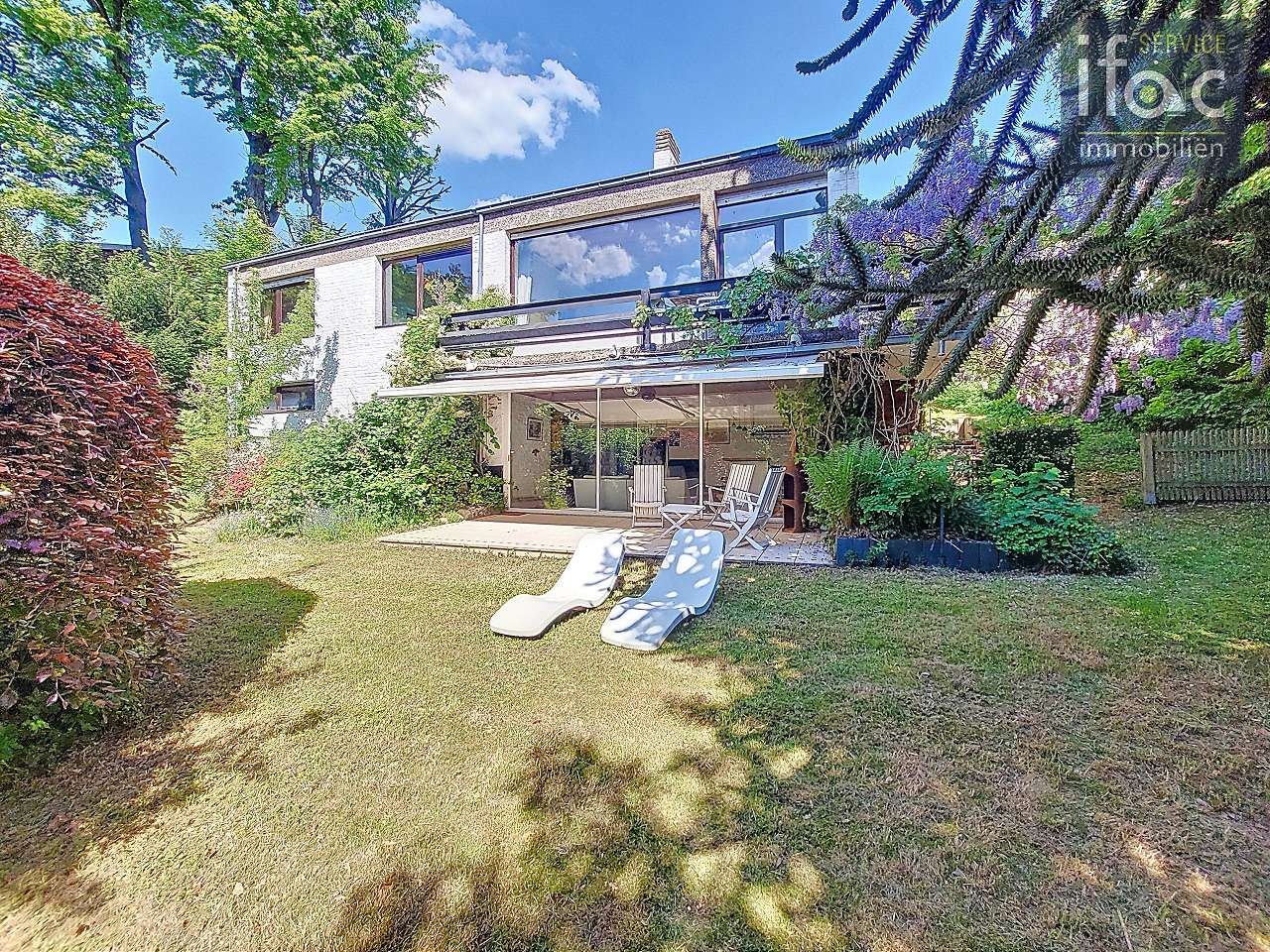 Zonovergoten te renoveren villa nabij Zoniënwoud