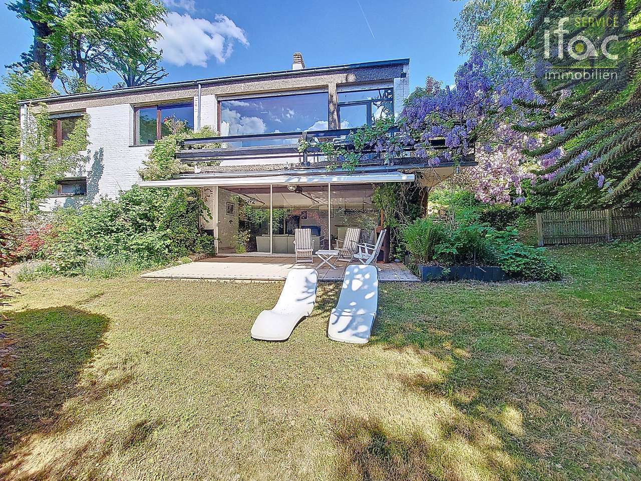 Zonovergoten te renoveren villa nabij Zoniënwoud