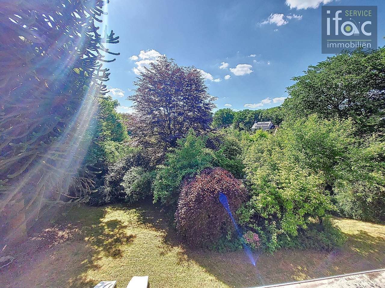 Zonovergoten te renoveren villa nabij Zoniënwoud