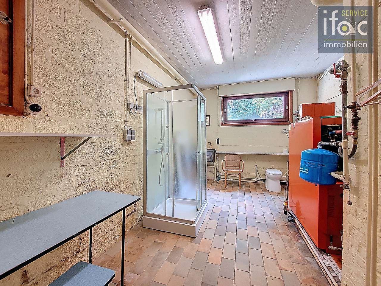 Zonovergoten te renoveren villa nabij Zoniënwoud