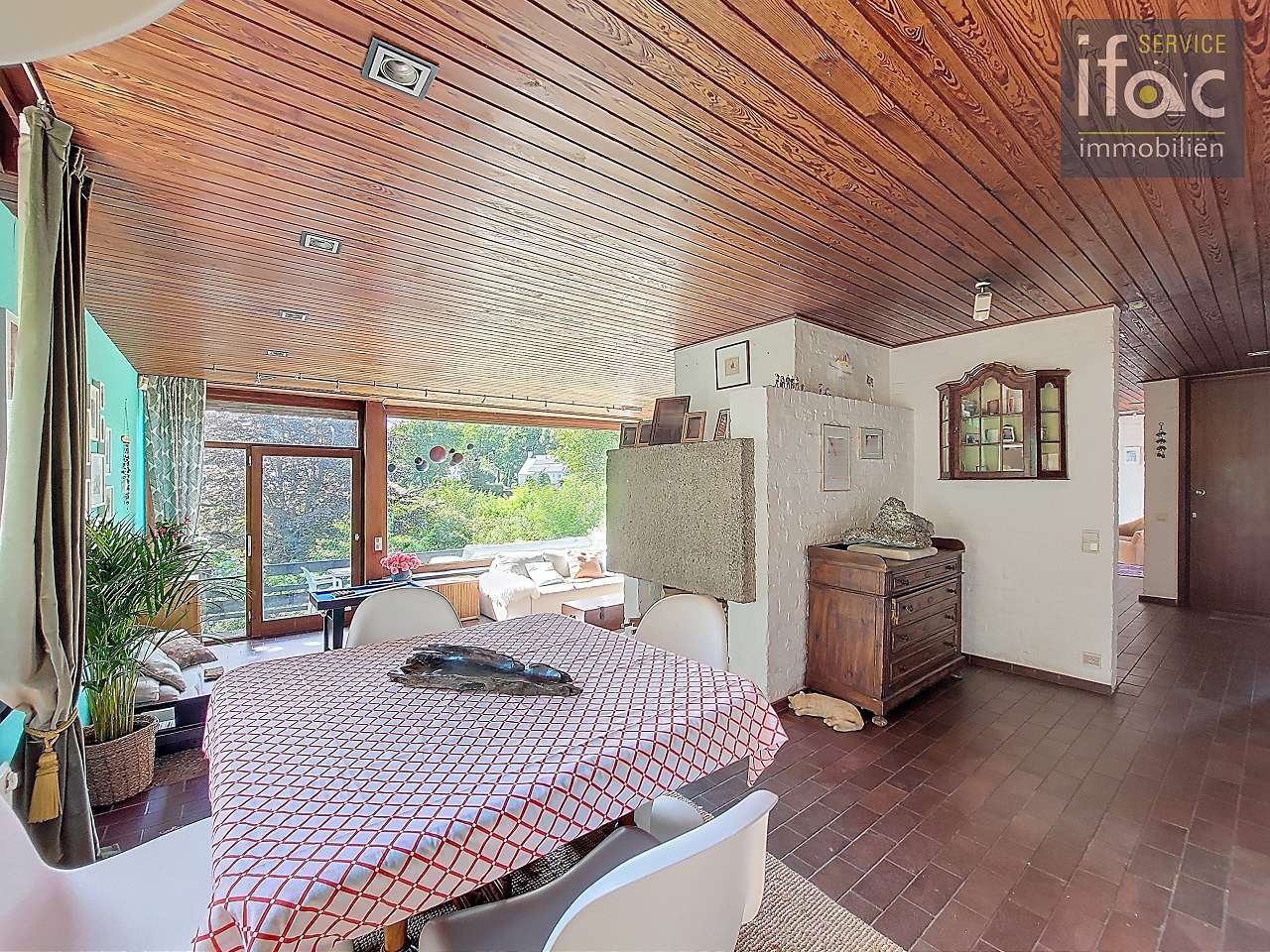 Zonovergoten te renoveren villa nabij Zoniënwoud