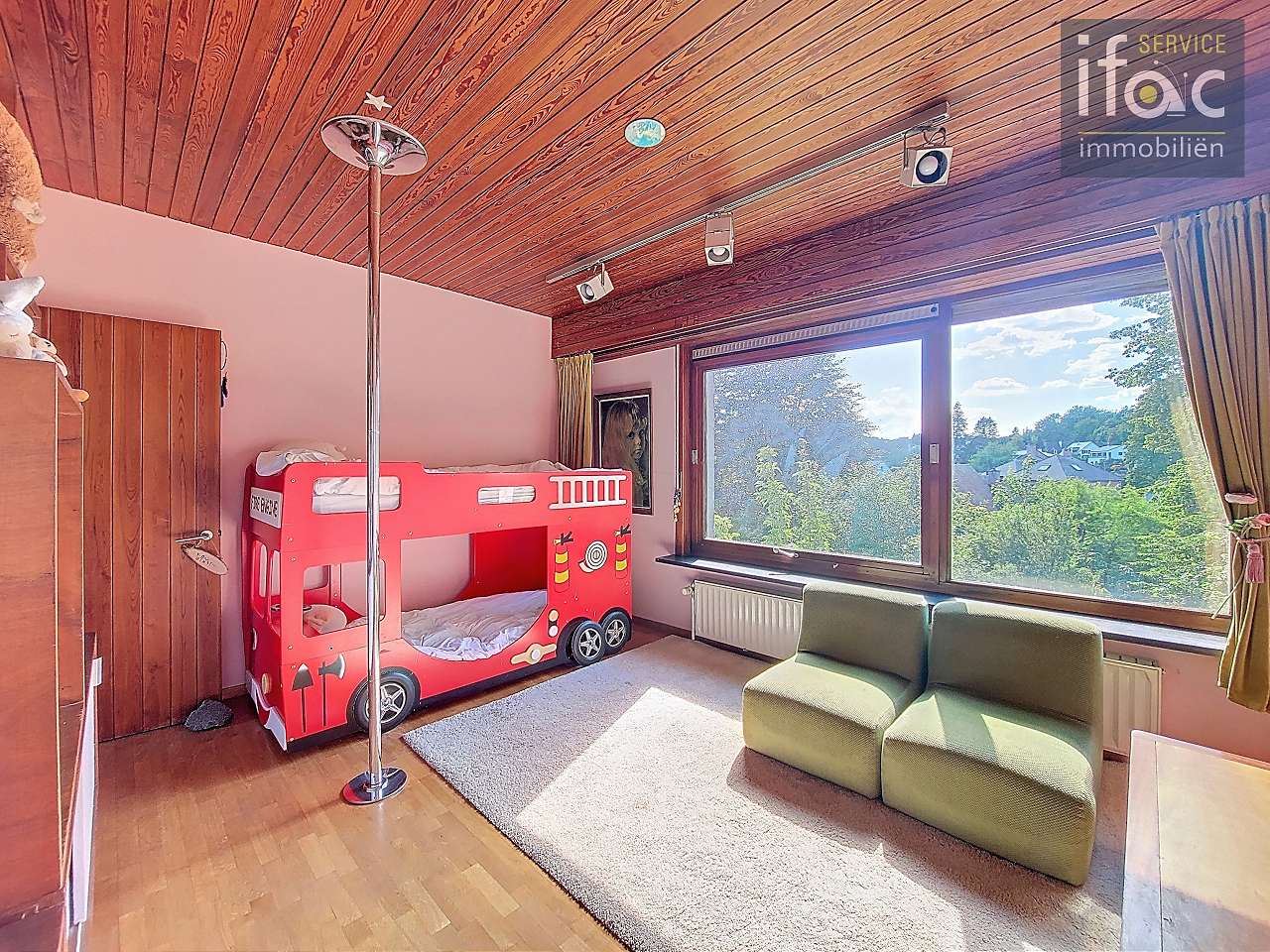 Zonovergoten te renoveren villa nabij Zoniënwoud