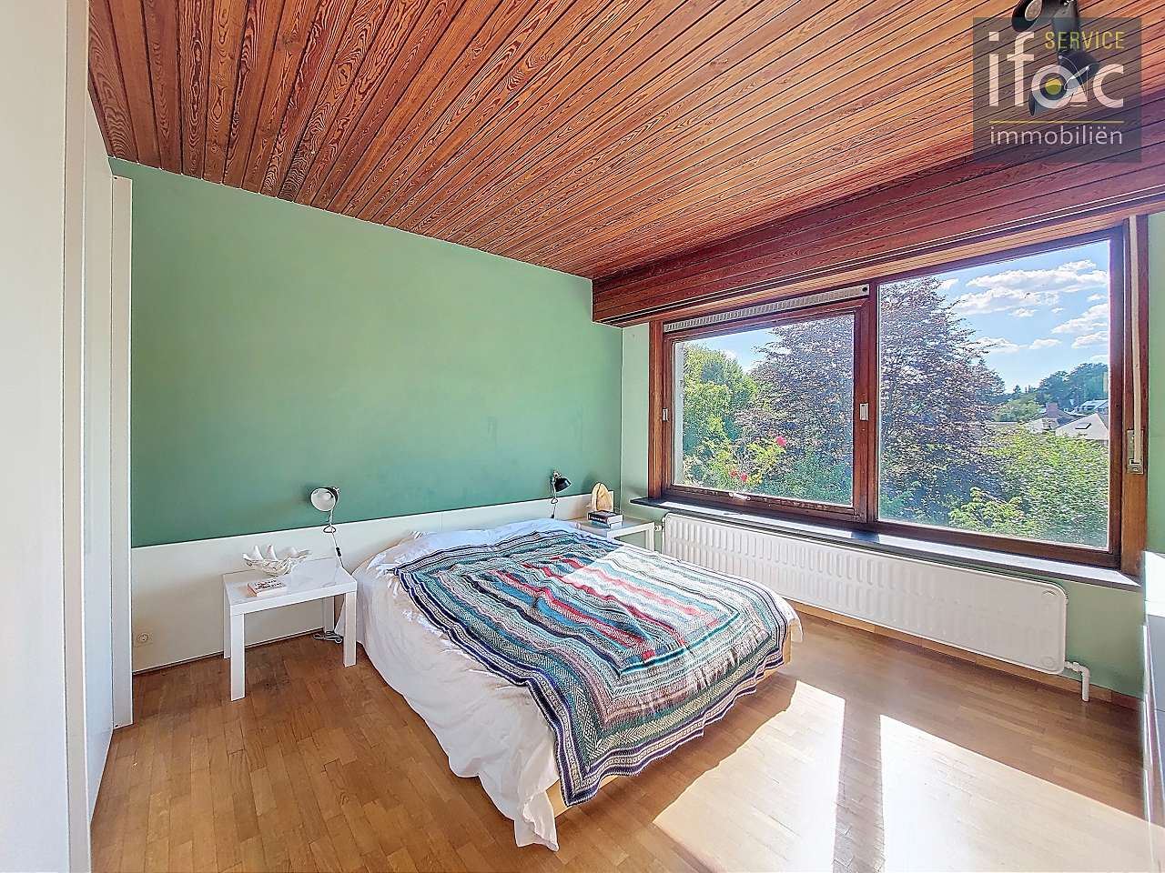 Zonovergoten te renoveren villa nabij Zoniënwoud