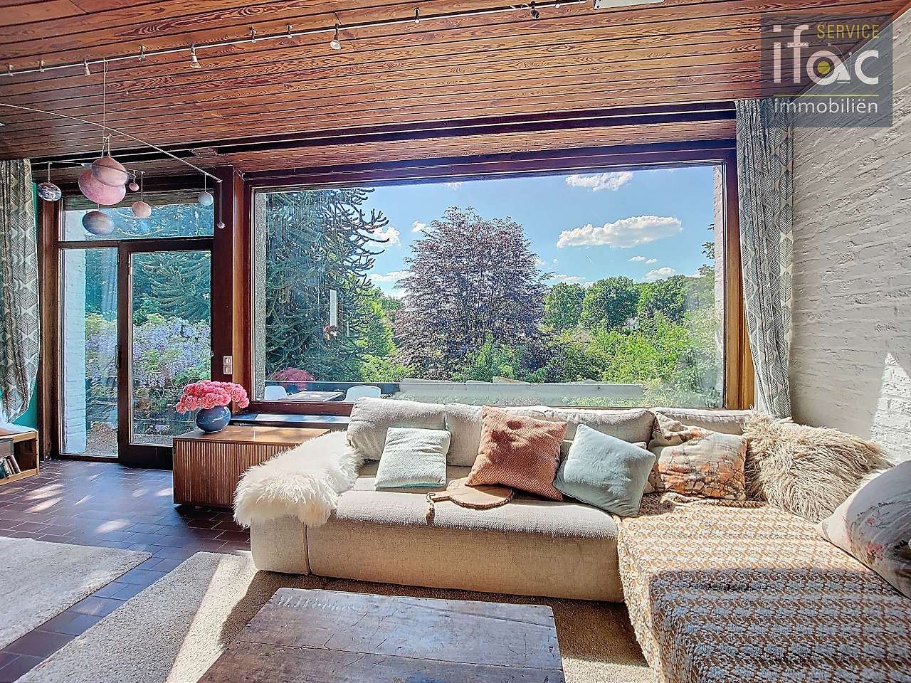 Zonovergoten te renoveren villa nabij Zoniënwoud