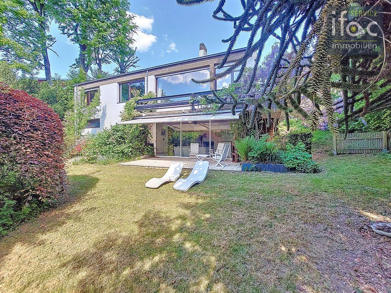 Zonovergoten te renoveren villa nabij Zoniënwoud