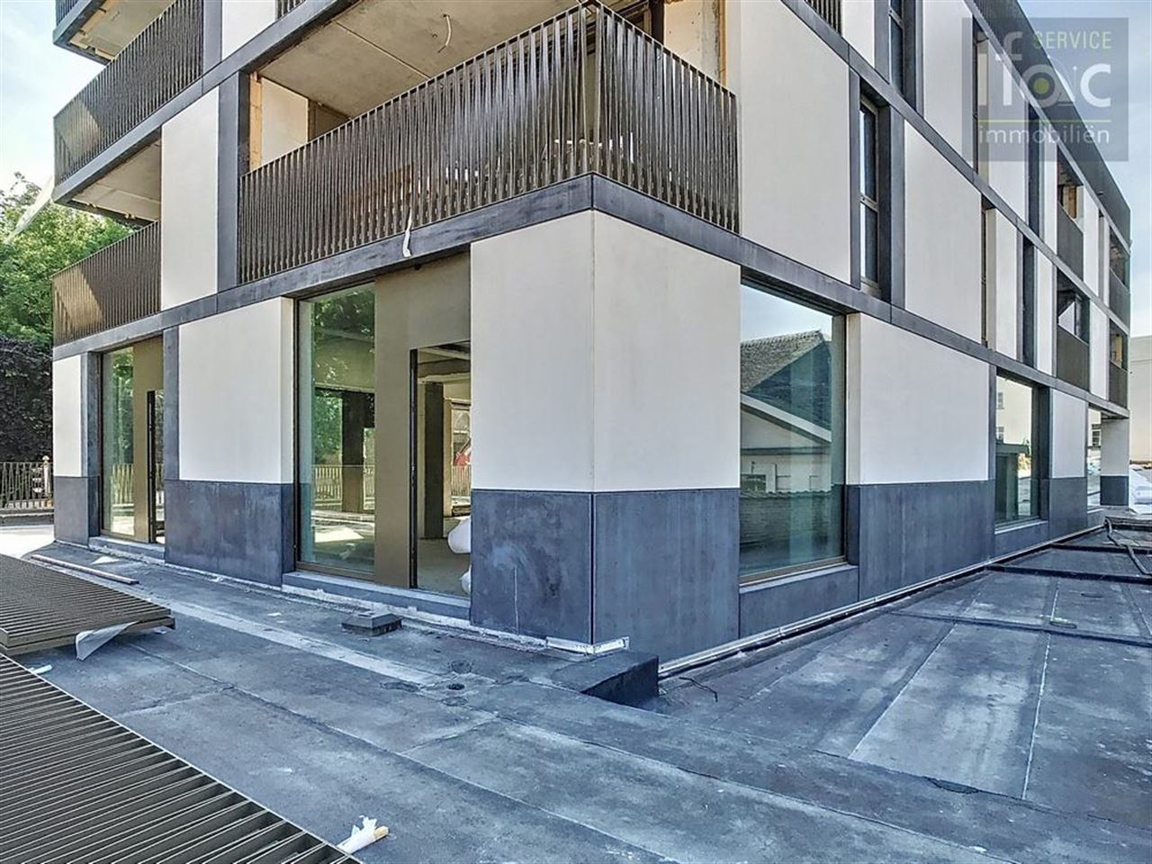 Commercial building
