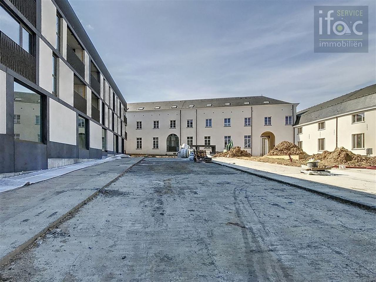 Commercial building
