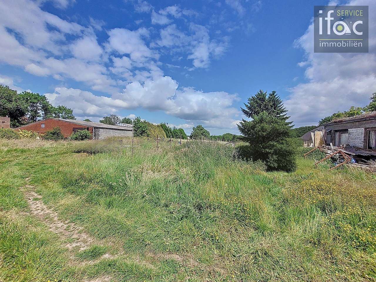 Spacious building plot of 32a 08ca for detached house