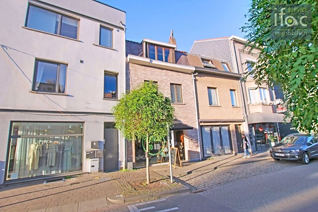 Opbrengsteigendom met 2 flats en handelsruimte Tervuren