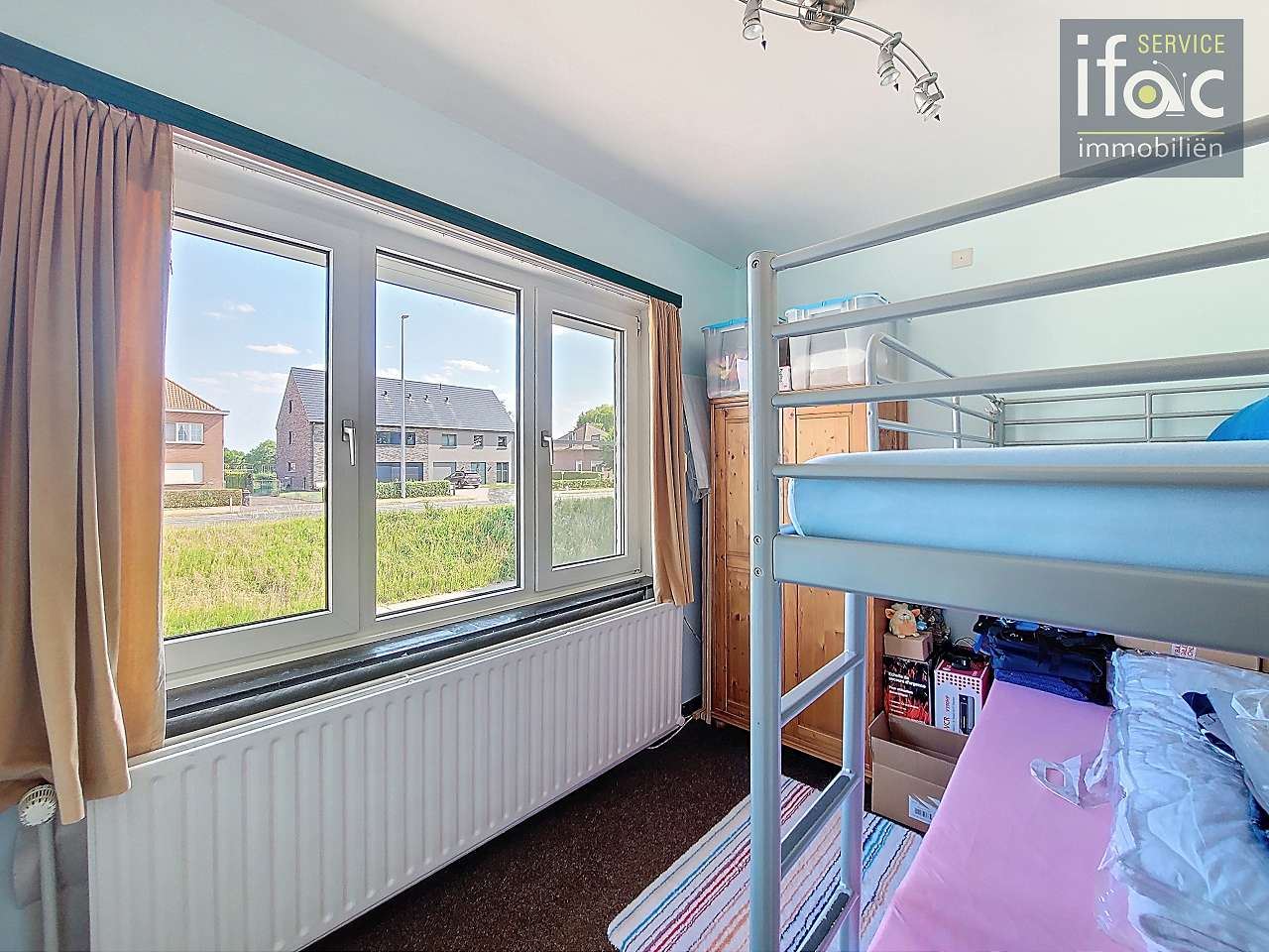 Centraal gelegen driegevelwoning met mooie tuin op ±7a