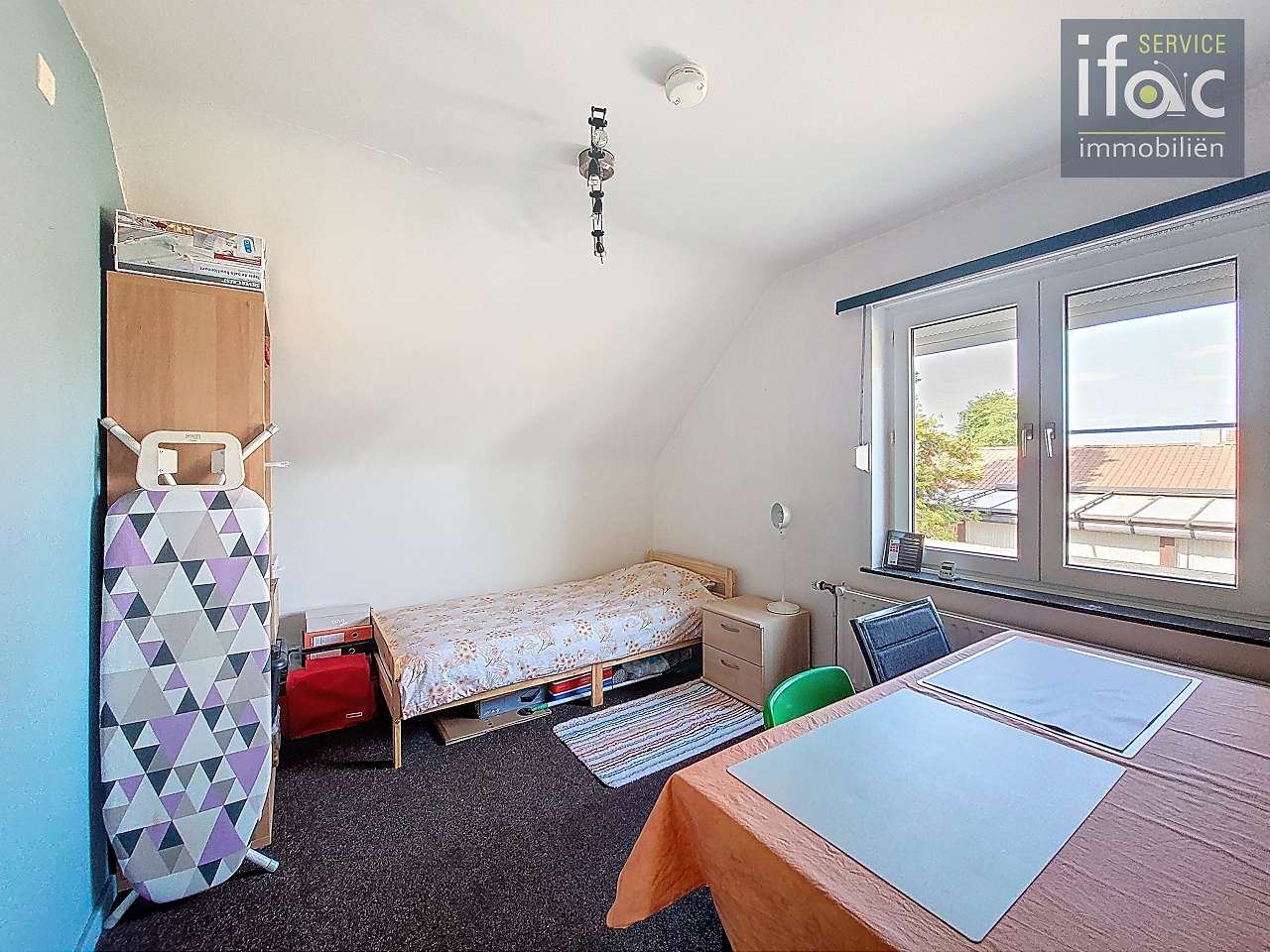 Centraal gelegen driegevelwoning met mooie tuin op ±7a