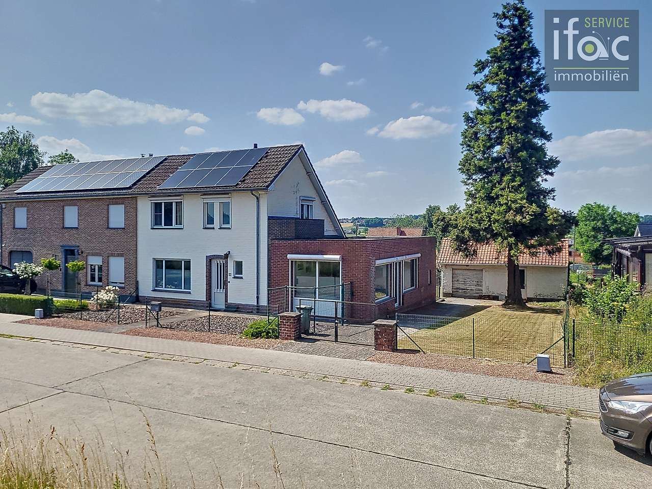 Centraal gelegen driegevelwoning met mooie tuin op ±7a