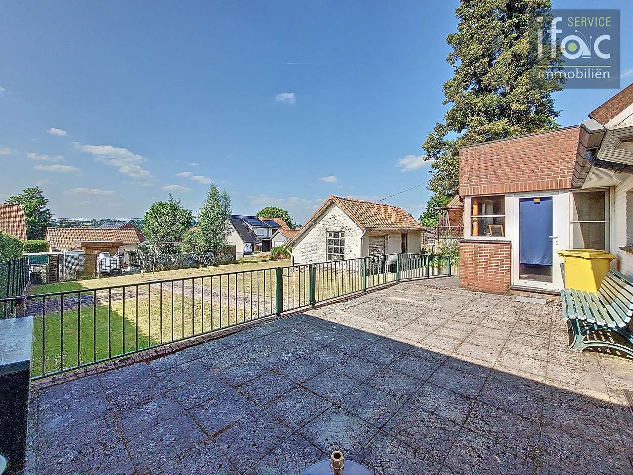 Centraal gelegen driegevelwoning met mooie tuin op ±7a