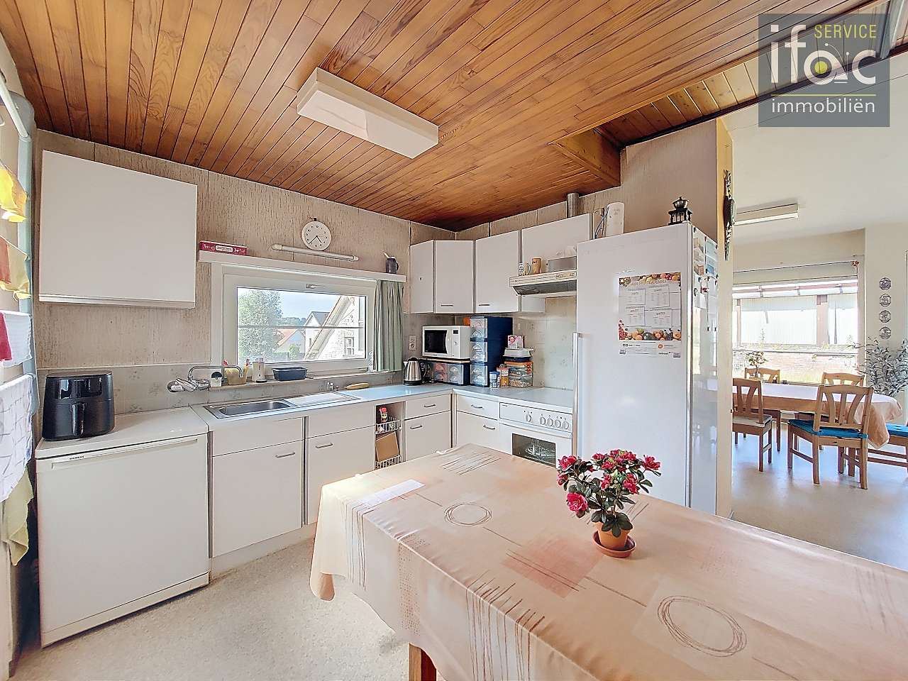 Centraal gelegen driegevelwoning met mooie tuin op ±7a