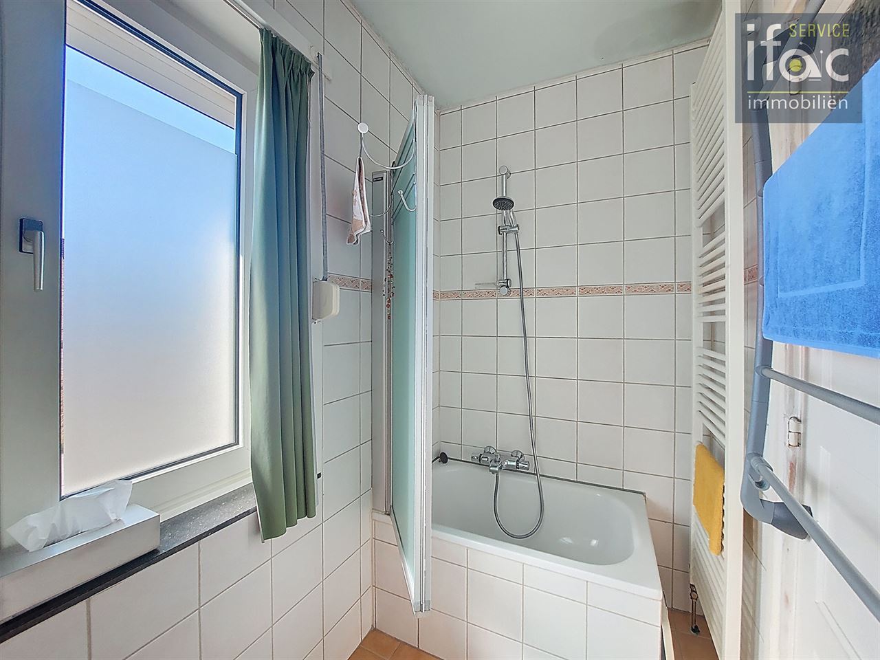 Centraal gelegen driegevelwoning met mooie tuin op ±7a