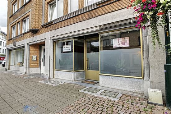 Super located commercial space